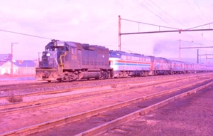 DUPLICATE EKTACHROME SLIDE CONRAIL GP-40 #3218, AMTRAK E-8 #440 HARRISBURG 4/77 - Picture 1 of 1
