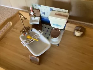 Sylvanian Dolls House Bathroom Furniture Flushing Toilet In Excellent Condition - Picture 1 of 6
