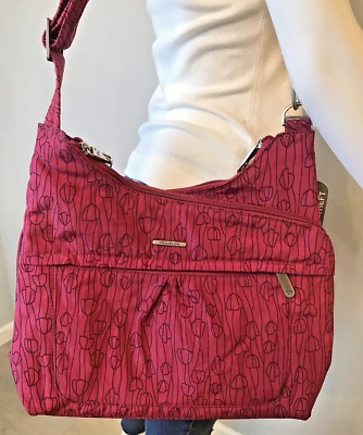 Travelon 防盗经典斜挎包旅行包 Burgandy 当代印花 — 第 1/4 张图片