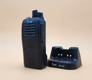 Icom IC-F2000 2-Wege UHF tragbares analoges Radio *FOR PARTS* - Bild 1 von 4