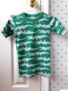 FLAW HANNA ANDERSSON Green CROCODILE ALLIGATOR Pattern Pajama Shirt 8 Boys 130 - Picture 1 of 18