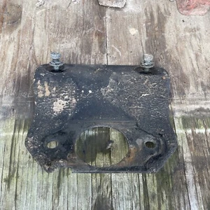 1986.5-1997 NISSAN HARDBODY D21 OEM 5 SPEED TRANS CROSS MEMBER MOUNT FREE SHIP - Picture 1 of 4