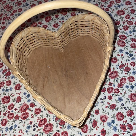8” Handcrafted Heart Shape Woven Wicker Straw & Wood Decorative Basket w/Handle Cover