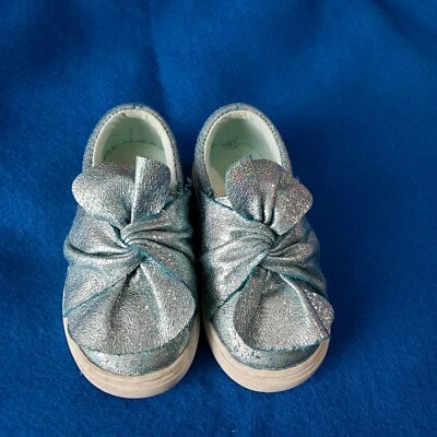 Cat & Jack. Голубые блестящие туфли для малышей.  Размер 6 - Изображение 1 из 3