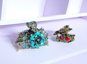 2 Stck. Damen mittelgroß elegant Metall Blume Stein Schmetterling Kralle alter Stil Clip - Bild 1 von 5