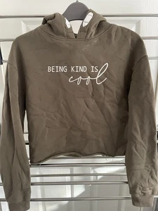 Khaki Green Girls Cropped Jumper ‘be Kind It’s Cool’ Age 11-12 From Miss Evie - Picture 1 of 5