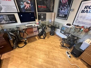 Alien Vs Predator office desk - Picture 1 of 10