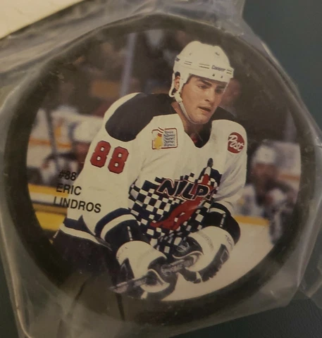 NHL SPORT FLASH NHLPA HOCKEY PUCK #88 ERIC LINDROS NEW IN PACKAGE Cover
