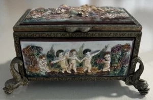 Vintage Reuge Spieluhr Schmuckkästchen Fischfuß erhaben Porzellan Cherubs Mann Frau Italien - Bild 1 von 9