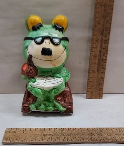 FROSCH im SCHAUKELSTUHL - Keramik - TAIWAN - noch BANK - wie besehen - Bild 1 von 10