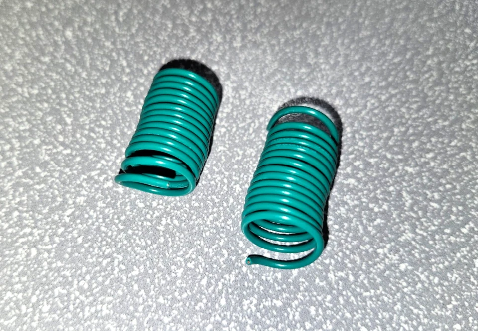 2 NEW Lionel 81-32 2 ft 22 AWG Green Hook Up Wire Coils Repair Parts - Image 1 of 1