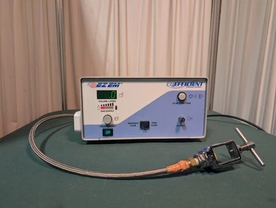 Insuflador endoscópico Ezem CO2 6600 con yugo Foto 1 de 2