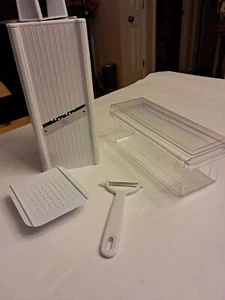 White 5 in 1 grater and chopper/stand up/10 in high/4 1/2 in Wide - Picture 1 of 3