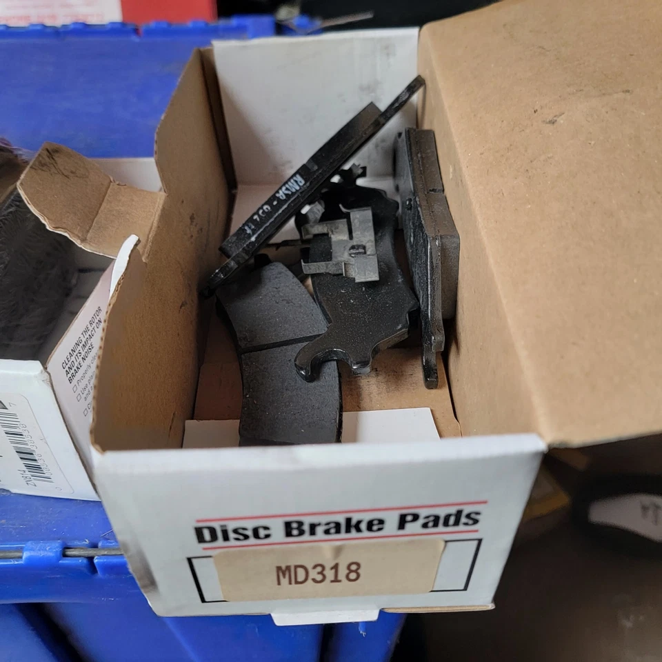 Pastillas de freno de disco traseras MD318 Car World pastillas de freno para Mazda 626 Turbo 1986-1987 Foto 1 de 1