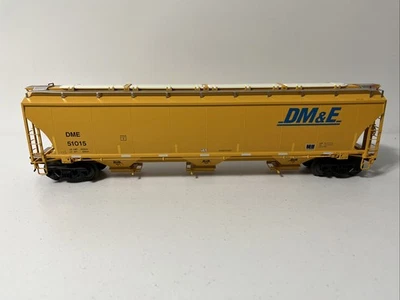 Atlas “O” 3001108-2 - Trinity 5161 CuFt Covered Hopper - DM&E #51015 - (3 Rail) - Image 1 of 4