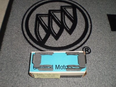 PAR DE CLIPS MARCADORES LATERALES DELANTEROS 70-72 BUICK SKYLARK GS 350 GS 455 GSX 73 OLDS A Foto 1 de 3