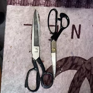 Vintage Mundial Dressmakers Scissors With Black Handle - Picture 1 of 6