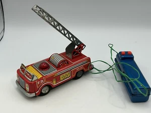 Vintage Marx Blechspielzeug Feuerwehrauto ferngesteuert batteriebetrieben - Bild 1 von 9