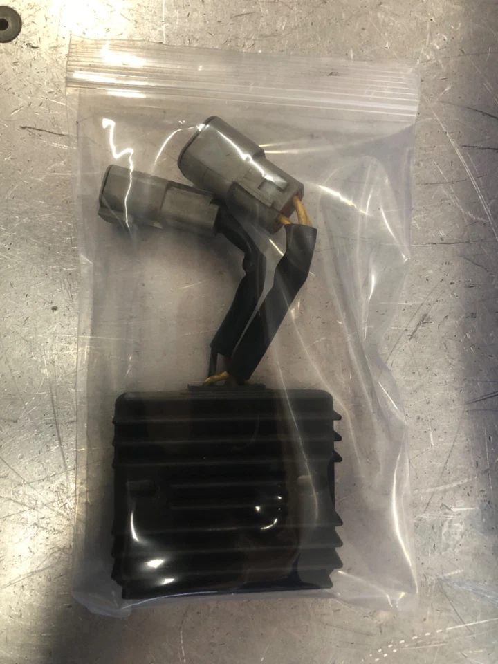 04-07 SKIDOO ROTAX 600HO/ 800/ 800HO VOLTAGE REGULATOR - Image 1 of 1