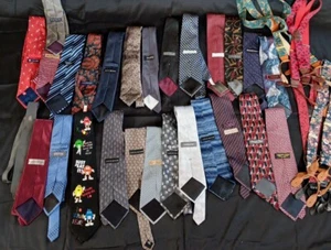 27 Mens Designer Ties & 4 Suspenders-CK-CHAPS-BOSSI-WEMBLEY-BEENE-DOCKERS - Picture 1 of 24