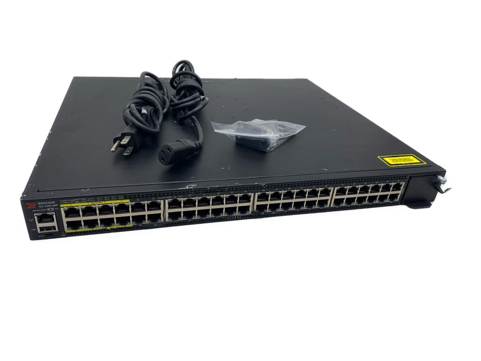 Interruptor Brocade ICX7450-48P con doble ICX7400 1x40GQ y doble CA Foto 1 de 4