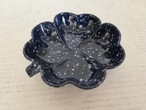 Piatto condimento quadrifoglio maculato blu bianco ceramica Frankoma 223 SPEDIZIONE GRATUITA - Foto 1 di 8