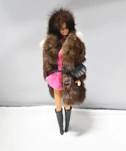 Twist N Turn Barbie mit Nerzmantel und Stirnband - Bild 1 von 3