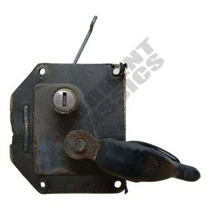 LAND ROVER DEFENDER 90 TD5 REAR DOOR LOCK FQJ500080 - Picture 1 of 11