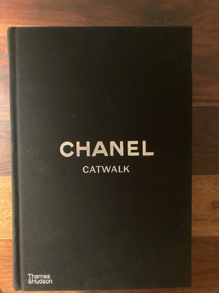 Chanel catwalk the complete collections Thames & Hudson wie neu - Bild 1 von 4