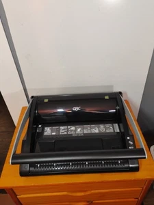 GBC ProClick P110 15-Sheet Punch 110-Sheet Bind  Manual Binding System - Picture 1 of 5