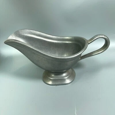 Barco de salsa de salsa de aluminio tono peltre Wilton Armetale de colección Foto 1 de 4