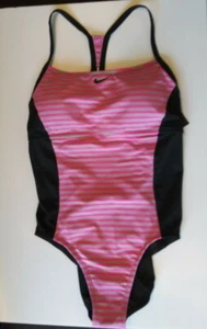 NIKE One PC Traje de Baño Carrera Rosa Rayas Construido Sujetador Niña Talla XL 18/20 REGALO NUEVO $88 - Imagen 1 de 5
