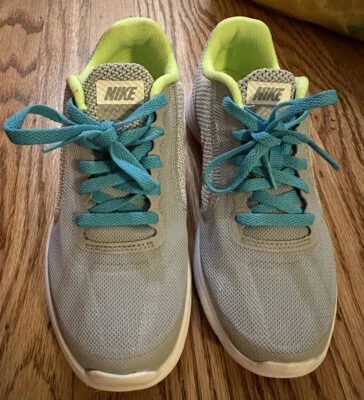 Jugendliche Nike Revolution 3 Turnschuhe - Grau/Blau/Pink Größe 4Y Neu - Bild 1 von 4