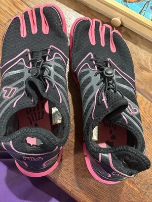 Fila Skele-Toes Mujer Talla 8.5 Descalzo Caminar Senderismo Agua Zapatos Rosa Negro Foto 1 de 4