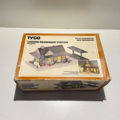 Tyco #942 HO Scale Lighted Passenger Station Untested Boxed - Image 1 of 4