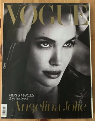 Vogue Magazine Turkey - MARCH 2012 - Vogue Turkiye No 25 - Cover: ANGELINA JOLIE Foto 1 de 4