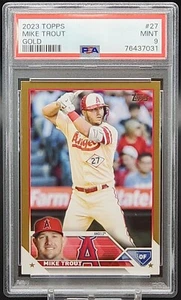 2023 Topps Mike Trout #27 Oro #/2023 Los Angeles Angels PSA 9 - Imagen 1 de 2