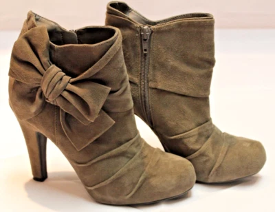 GIANNI BINI Woman's Gray Suede Bow Ankle Boots Size 6M HALO024 Grayson High Heel - Image 1 of 4