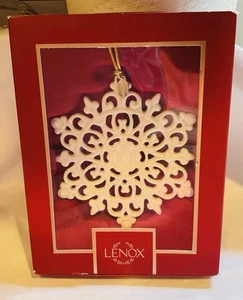 Lenox 2023 Fiocco di Neve Annuale " Fantasie di Neve " Ornamento Nuovo con scatola - Foto 1 di 5