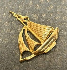 Dije colgante náutico vintage chapado en oro velero velero barco - Imagen 1 de 5