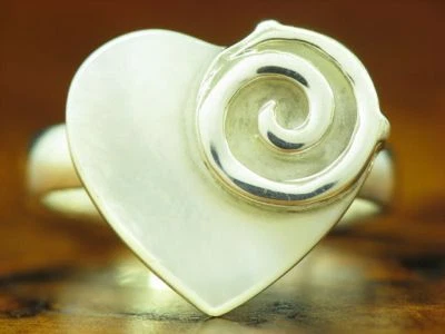 925 Argento Sterling Cuore Anello Con Madreperla Ricoperto / Vero / Rg 54,5/4,7g - Immagine 1 di 3