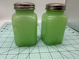 Retro TPC Jadeite Jade Glass Salt & Pepper Shakers - Picture 1 of 9