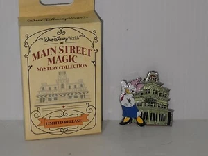 LR Daisy Duck Cast Main Street Magic Uptown Jewelers Mystery Box WDW Disney Pin - Picture 1 of 2