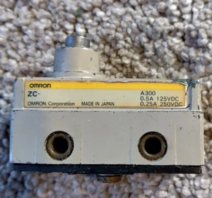 Omron limit switch ZC-A300 rated for 0.5A at 125VDC and 0.25A at 250VDC - Picture 1 of 2