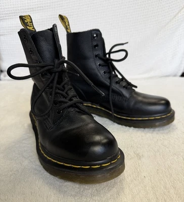Bota Dr. Martens para mujer 1460 Pascal cuero negro Virginia, EE. UU. 7 UK 5 UE 38 Foto 1 de 4