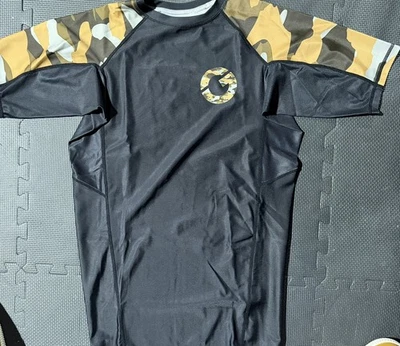 Camisa de compresión BJJ Jiu Jitsu Rashguard dorada - camuflaje manga corta talla XL  Foto 1 de 3