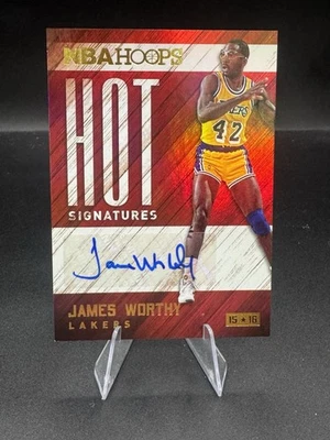 2015-16 Panini NBA Hoops Hot Signatures James Worthy #HS-JWO Auto Salón de la fama Foto 1 de 2