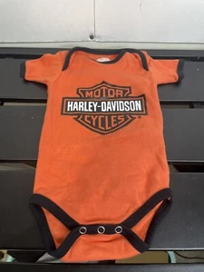 Body vintage para bebé Harley Davidson talla 9-12 meses naranja con negro limpio - Imagen 1 de 5