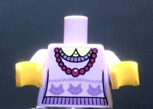 Lego Mädchen weibliche Minifiguren Torso, Lavendel mit roter Halskette und Katzenmuster - Bild 1 von 1