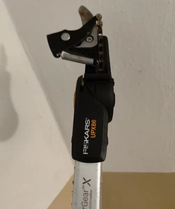 SVETTATOIO TRONCARAMI FISKARS UPX86 MANICO TELESCOPICO IN ALLUMINIO CM. 240-410 - Imagen 1 de 7